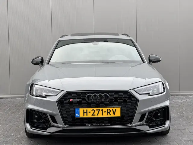 Audi RS4 3