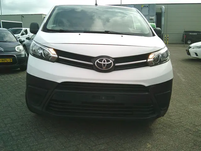 Toyota ProAce Worker 1.5 D-4D Cool Comfort 2019 Diesel 10