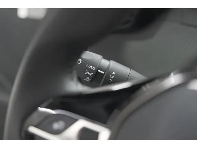 Peugeot 2008 PureTech 100 Allure 2024 Benzine 37