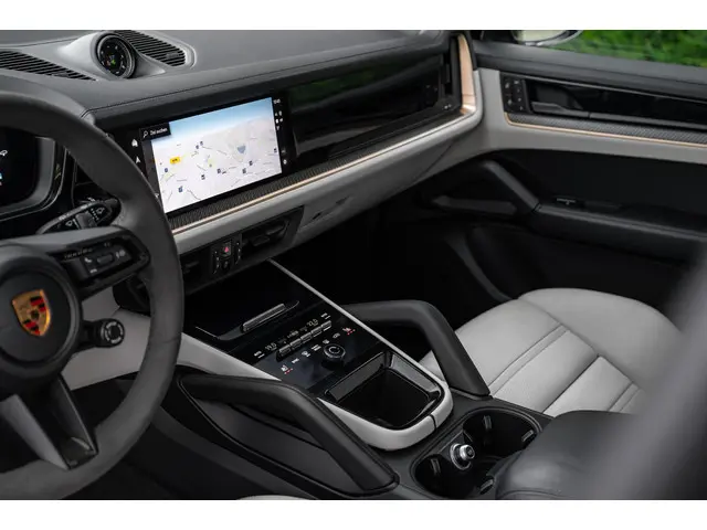 Porsche Cayenne 3.0 S E-Hybrid 2024 Hybride Benzine 24