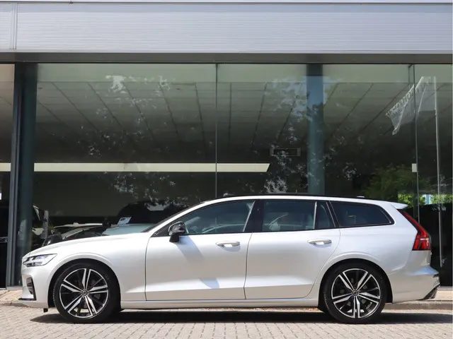 Volvo V60 2.0 T4 R-Design 2020 Benzine 7
