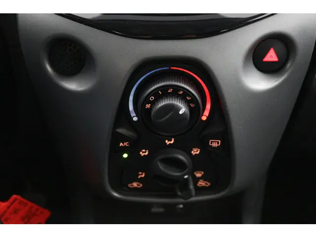 Toyota Aygo 1.0 VVT-i x-play 2022 Benzine 7