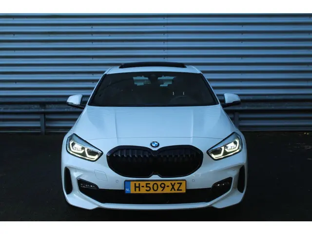 BMW 1 Serie 118i High Executive Edition 2020 Benzine 2