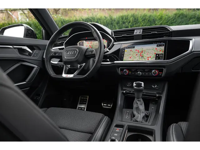 Audi Q3 45 TFSI e S edition 2024 Hybride Benzine 10