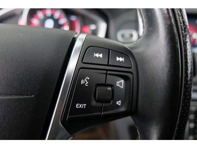 Volvo XC60 2.0 T5 FWD R-Design 2015 Benzine 17