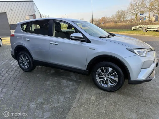 Toyota RAV4 2.5 Hybrid Style 2016 Hybride Benzine 8