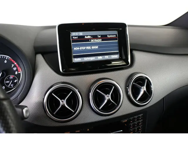Mercedes-Benz B-Klasse 220 4Matic Ambition 2015 Benzine 21