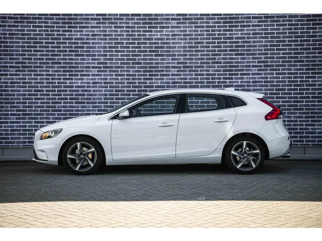 Volvo V40 1.6 T3 R-Design 2015 Benzine 5