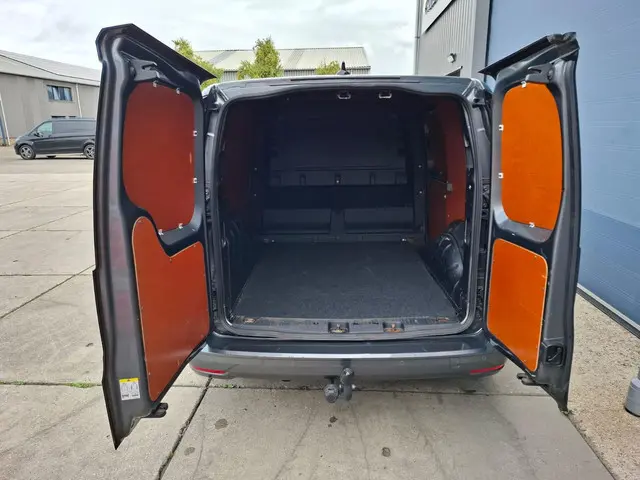 Volkswagen Caddy Cargo 2.0 TDI Style 2021 Diesel 14