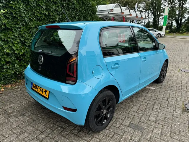Volkswagen up! 1.0 BMT high up! 2017 Benzine 4