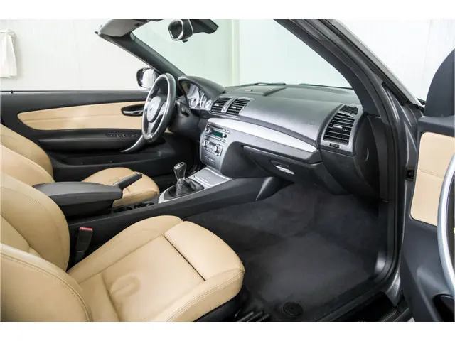 BMW 1 Serie Cabrio 120i High Executive 2012 Benzine 12