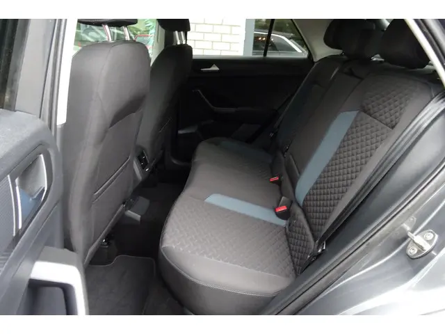 Volkswagen T-Roc 1.5 TSI ACT IQ.DRIVE DSG 2019 Benzine 6