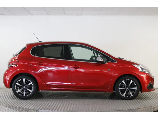 Peugeot 208 1.2 PureTech Tech Edition 110 PK. 2019 Benzine 7