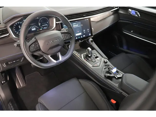 Lynk & Co 01 1.5 2025 Hybride Benzine 26