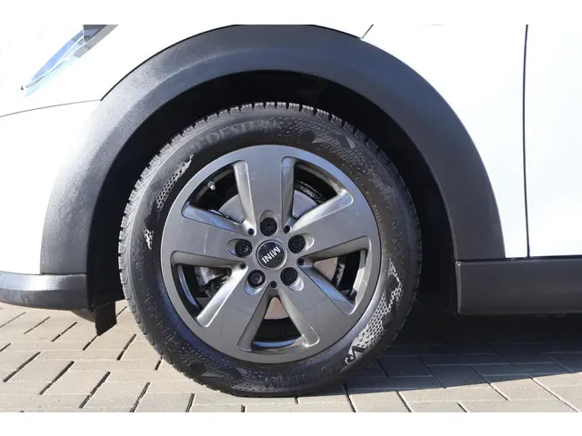 MINI 5-Deurs 1.5 Cooper Classic 2024 Benzine 6