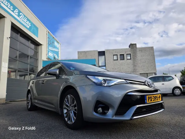 Toyota Avensis 1.8 VVT-i Executive 2017 Benzine 6