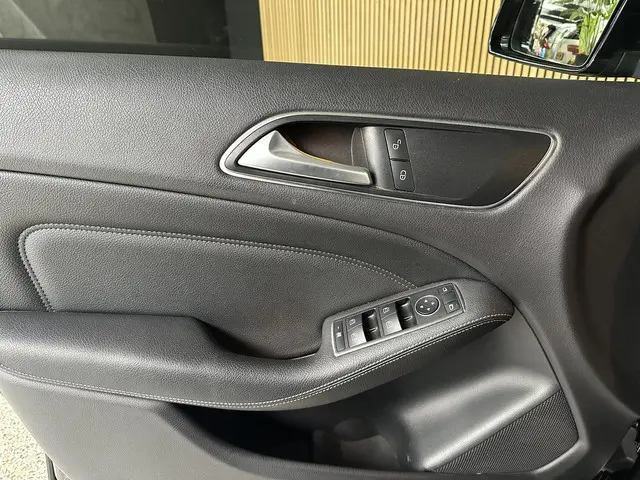 Mercedes-Benz B-Klasse 180 AMG-Pakket 2017 Benzine 17