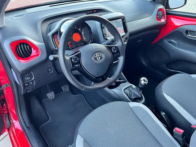 Toyota Aygo 1.0 VVT-i x-joy 5-deurs 2021 Benzine 2