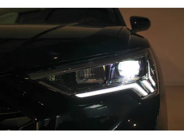 Audi Q3 35 TFSI S edition PANO | Sfeer 2023 Benzine 8