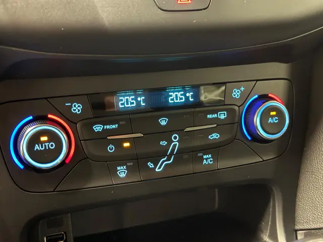 Ford Focus 1.0 Titanium Navi|Trekhaak|PDC! 2018 Benzine 21