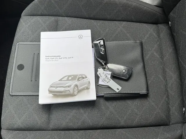 Volkswagen Golf 1.0 TSI LIFE 2023 Benzine 28
