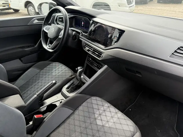 Volkswagen Taigo 1.0 TSI R-Line 2023 Benzine 8