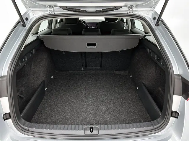 Škoda Octavia Combi 1.5 e-TSI DSG Style 2022 Benzine 26