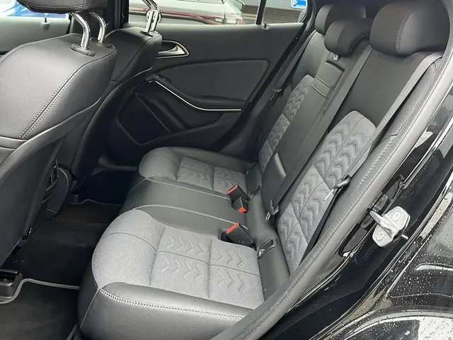 Mercedes-Benz GLA 180 Premium Plus 2018 Benzine 10