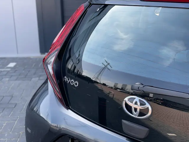 Toyota Aygo 1.0 VVT-i x-play 2019 Benzine 7