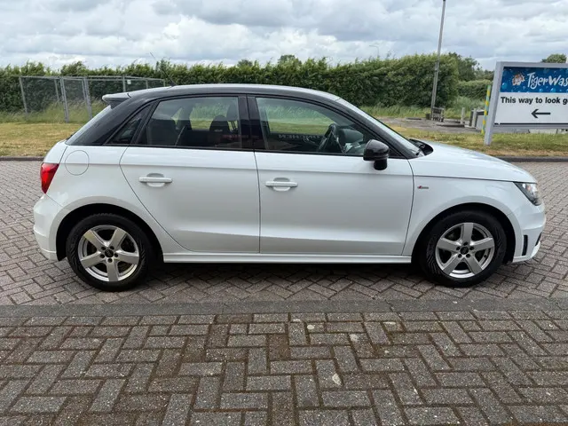 Audi A1 Sportback 1.2 TFSI S-Line Bj 2014 2014 Benzine 4