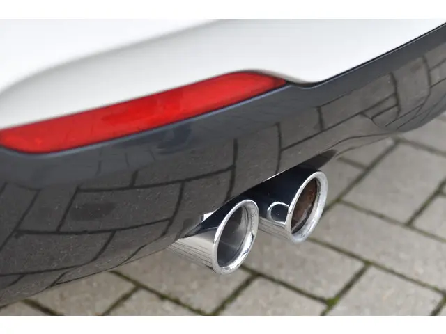 BMW 2 Serie Cabrio 220i High Executive 2018 Benzine 11