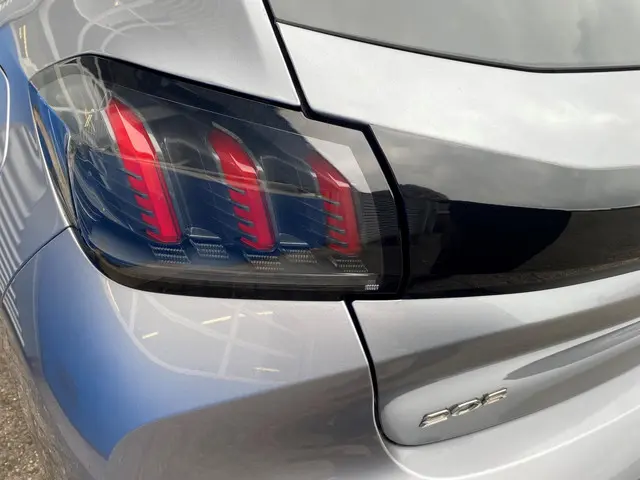 Peugeot 208 1.2 PureTech Allure 2020 Benzine 30