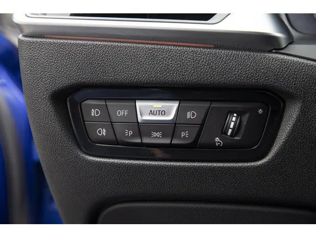 BMW 3 Serie 320i High Executive 2020 Benzine 41