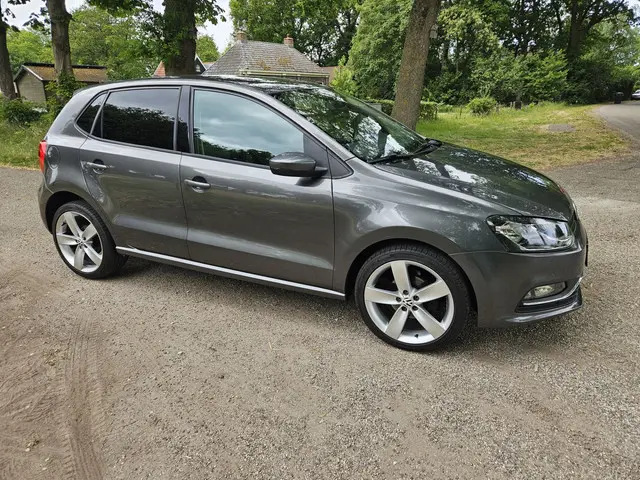 Volkswagen Polo 1.2 TSI Comfortline 2015 Benzine 6
