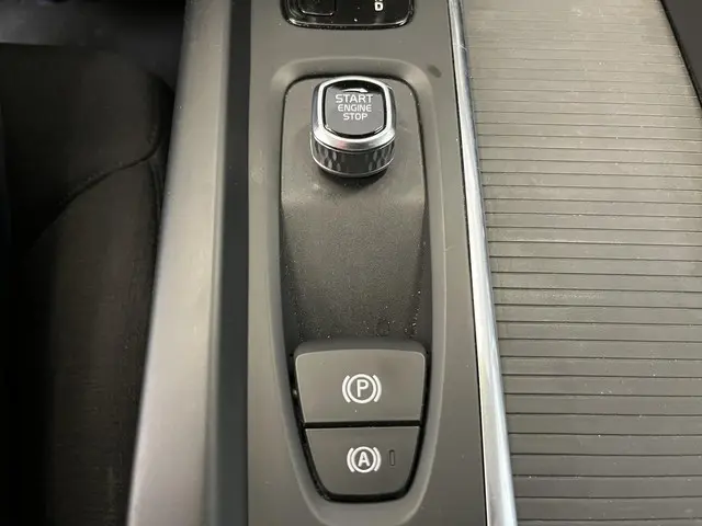 Volvo V60 2.0 B3 Momentum Advantage 2021 Benzine 25
