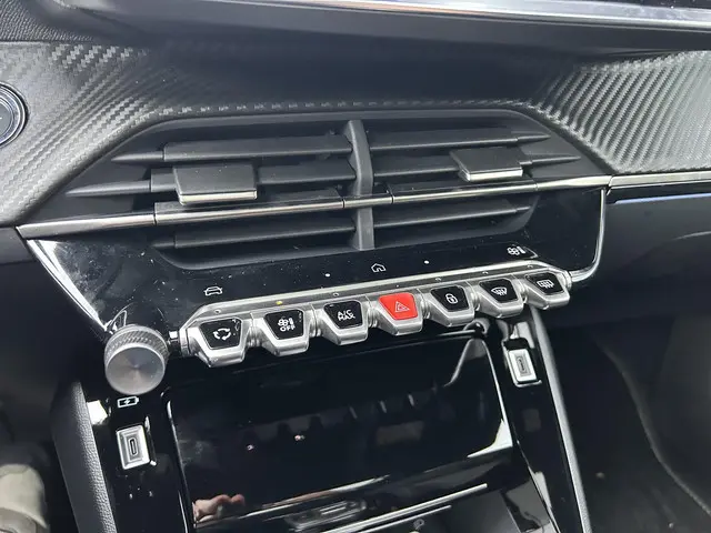 Peugeot 2008 1.2 Hybrid 145 GT 2025 Hybride Benzine 15