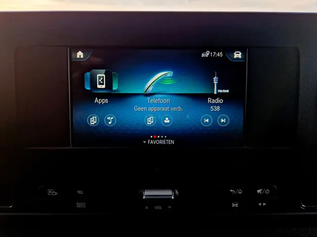 Mercedes-Benz Sprinter 211 1.9 CDI L2 H2 2022 Diesel 24