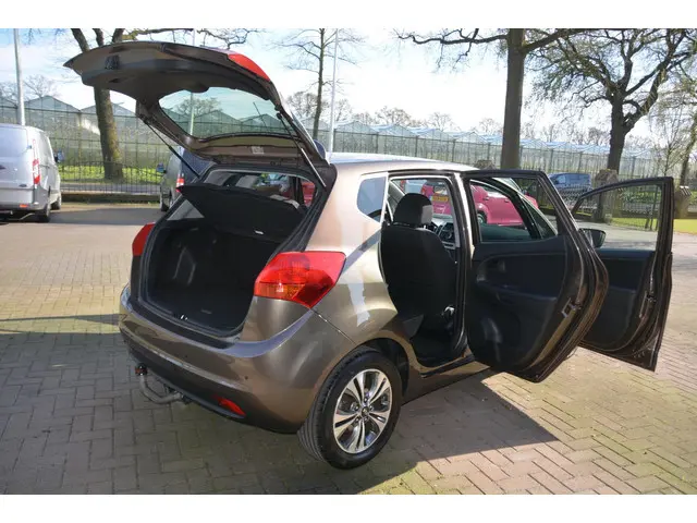 Kia Venga 1.6 CVVT automaat 2016 Benzine 13