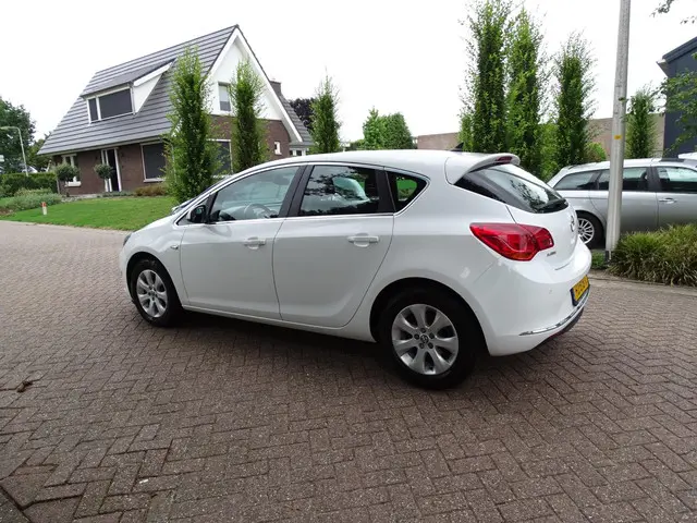 Opel Astra 2