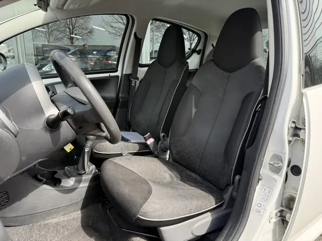 Peugeot 107 1.0 Access Accent 2013 Benzine 5