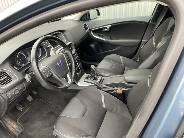 Volvo V40 1.6 T3 Summum 2012 Benzine 3