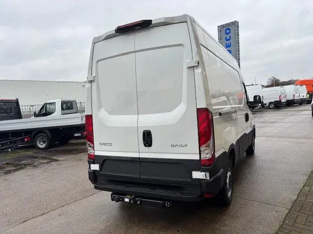 Iveco Daily 35S16V A8 L2H2 2024 Diesel 3
