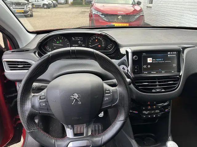 Peugeot 208 1.2 Turbo 110 PK GT-Line 2019 Benzine 15