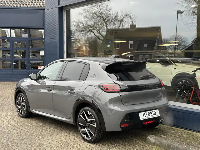 Peugeot 208 1.2 Hybrid 145 e-DCS6 GT 2025 Hybride Benzine 4