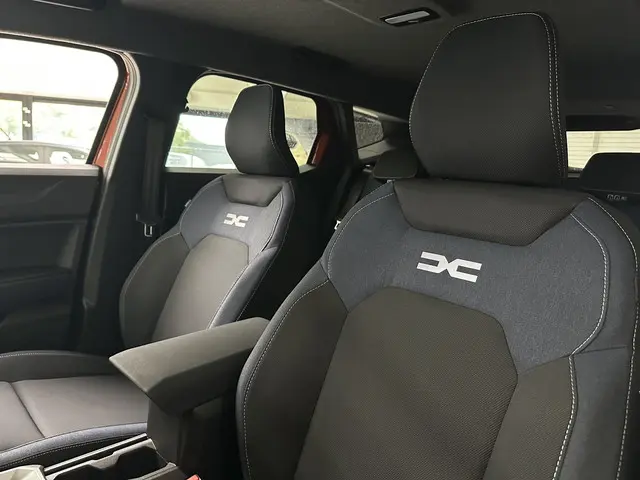 Dacia Duster 1.6 Hybrid 140 Journey 2025 Hybride Benzine 22