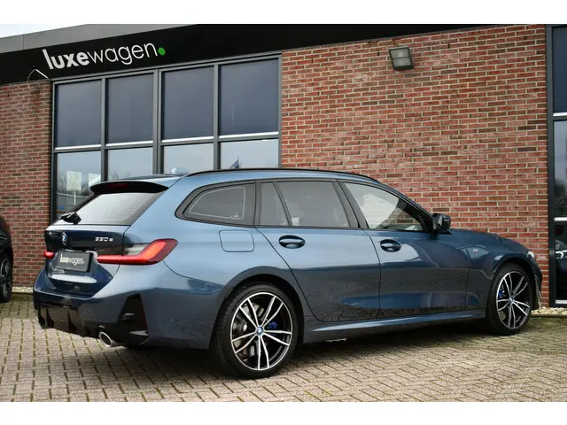 BMW 3 Serie Touring 330e M-Sport 2025 Hybride Benzine 32