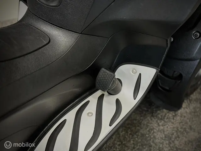 Piaggio MP3 300 HPE Sport 2022 Benzine 8