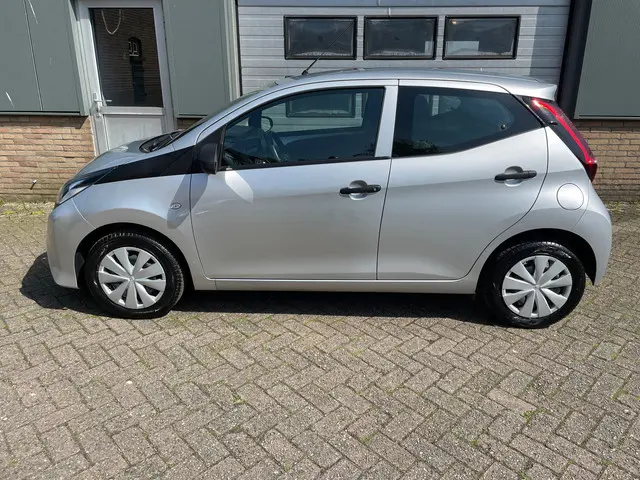 Toyota Aygo 1.0 VVT-i x-fun 2021 Benzine 2