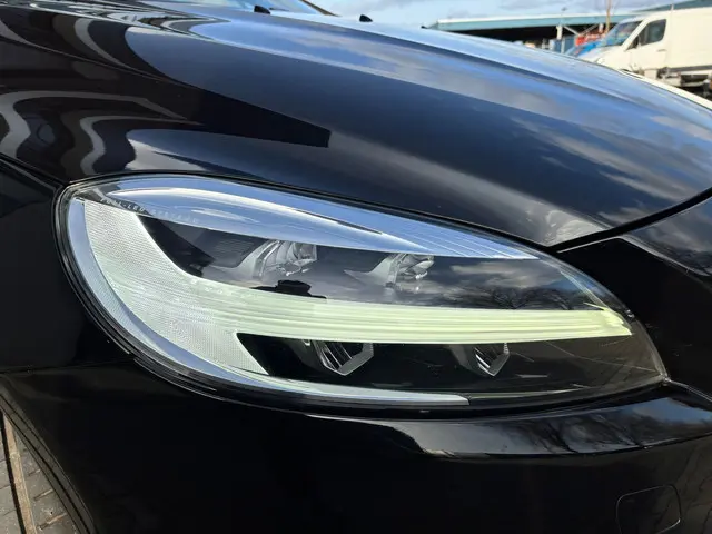 Volvo V40 2.0 T4 R-Design 2018 Benzine 3