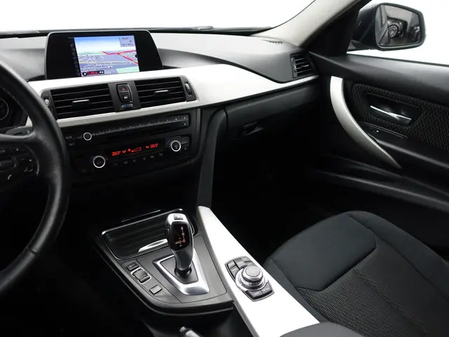 BMW 3 Serie 328i 245pk High Executive Aut- 2012 Benzine 8